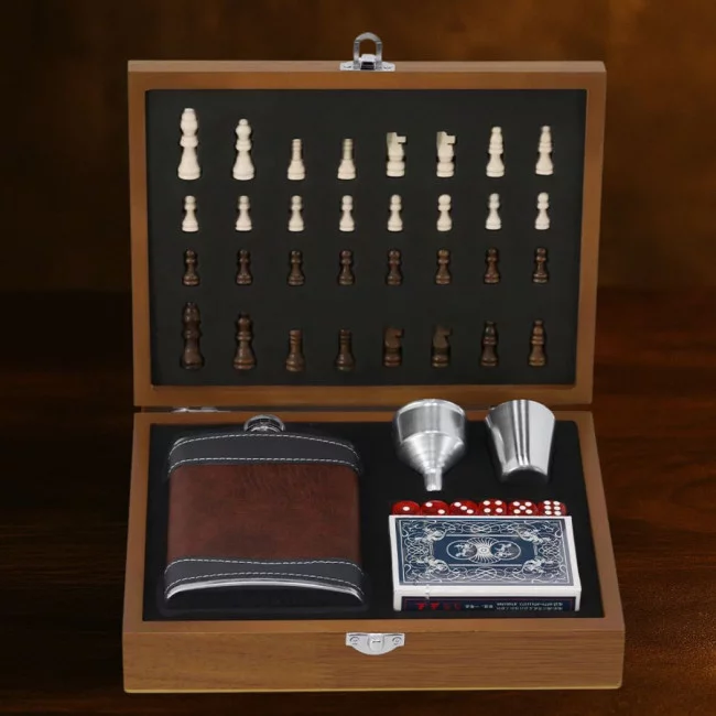 Coffret cadeau personnalisé flasque et jeux Menzie 