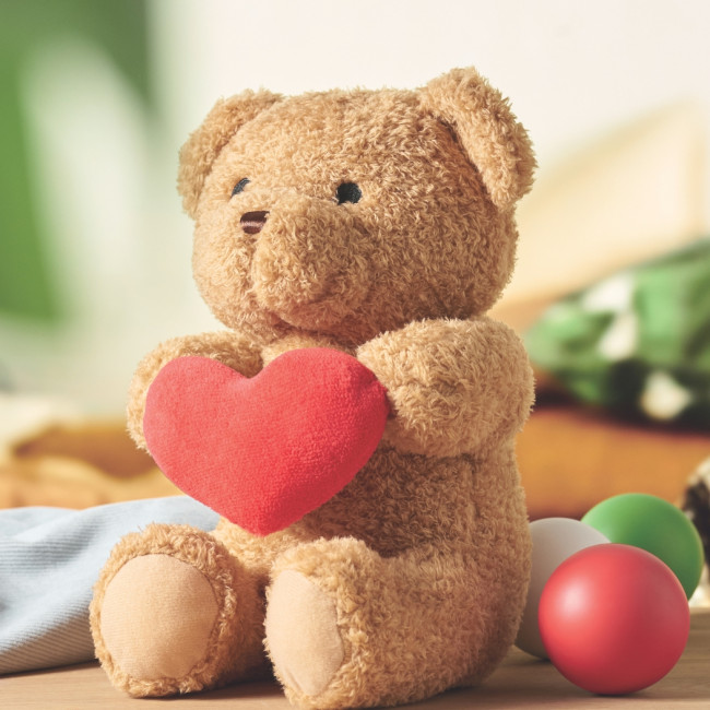 Ourse en peluche avec coeur Snuggle 