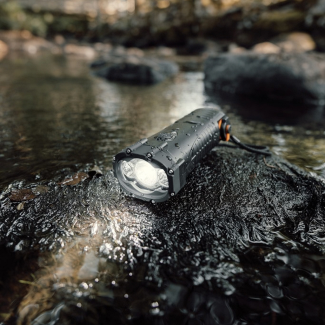 Lampe torche multifonction étanche Nordic Drift Everest 