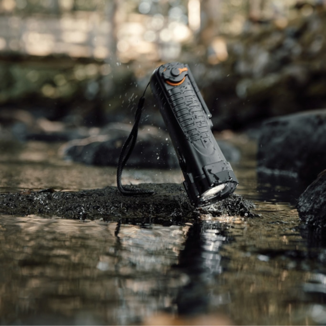 Lampe torche multifonction étanche Nordic Drift Everest 