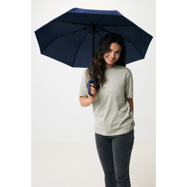 Parapluie avec mousqueton en rPET AWARE™ Yara 21'' 