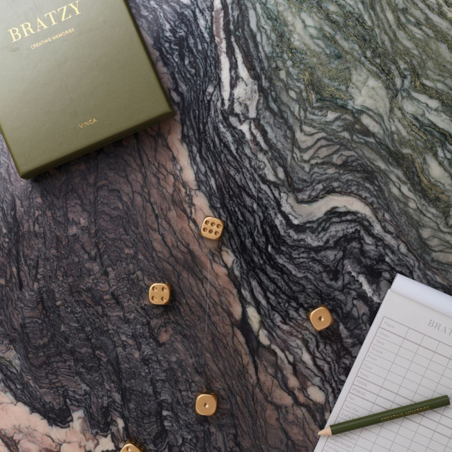 Jeu de dés avec carnet personnalisé VINGA Bratzy 