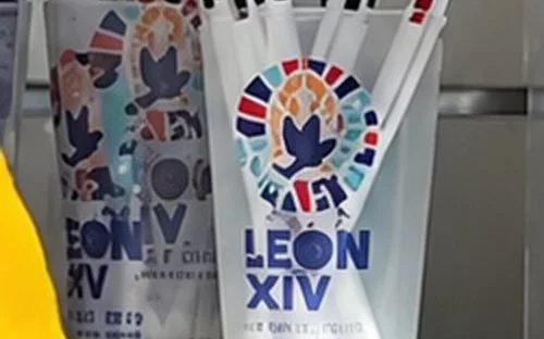 Gobelets réutilisables personnalisés Léon XIV fabriqués en Espagne