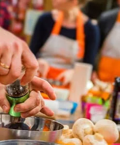 Ateliers cuisine avec de sublimes tabliers publicitaires personnalisés